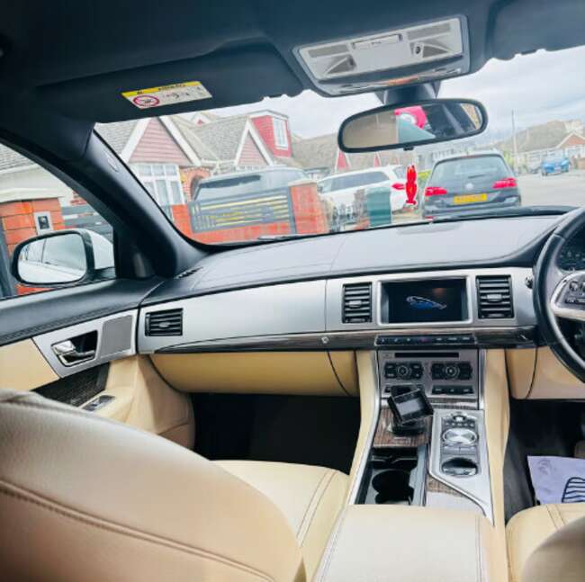 2015 Jaguar XF 2.2D, Luxury Edition, Auto  1