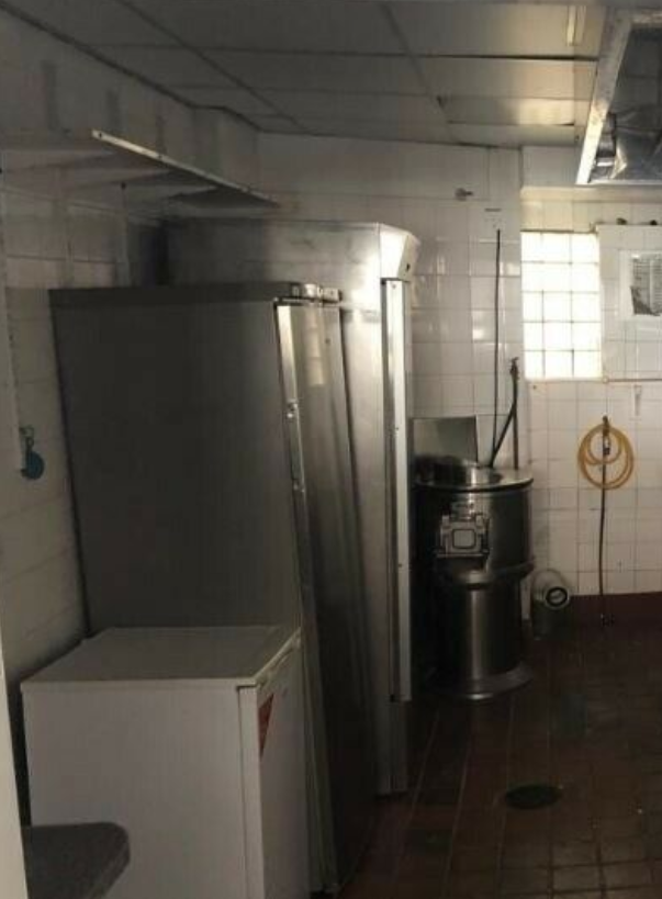Hot Food Unit To Let - May Sell: Busy Location  4