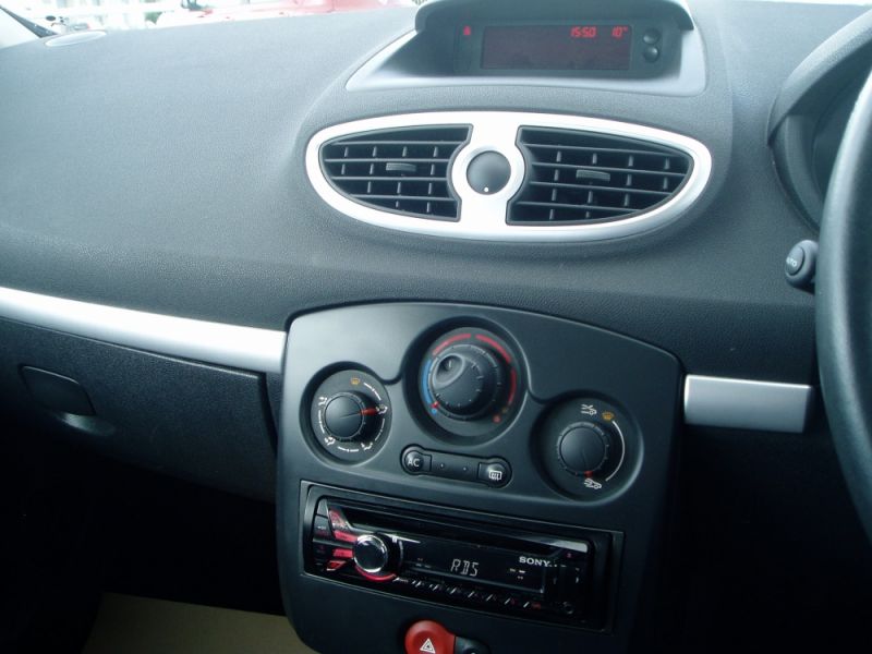  2009 Renault Clio 1.2 3dr  9