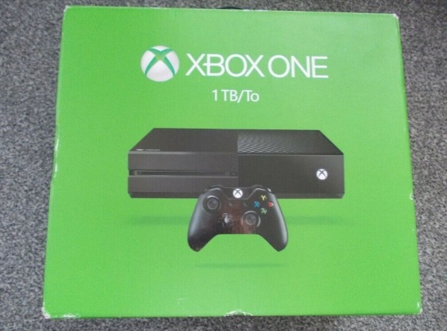 Xbox One 1tb Console and 8 Games  1