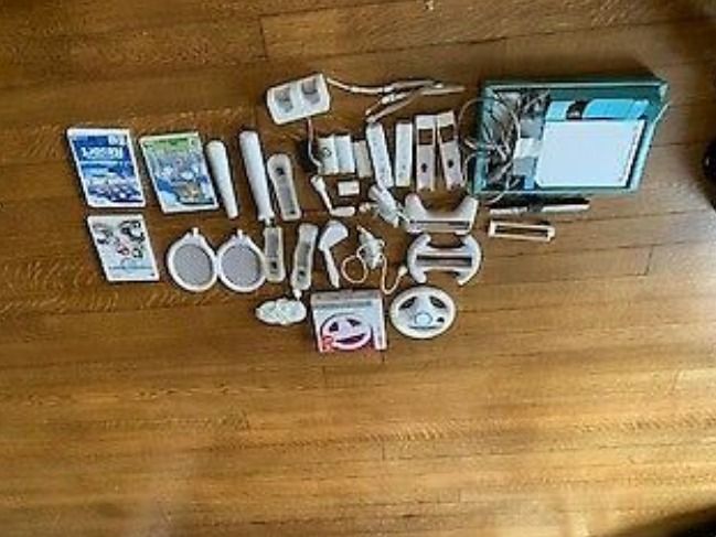 Nintendo Wii Console Pus 3 Games and Accessories  0