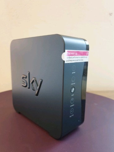 Sky Hub Sr-102 Wireless Internet  2