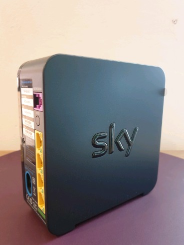 Sky Hub Sr-102 Wireless Internet  1