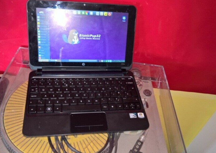 HP Mini netbook with Linux O/S  6
