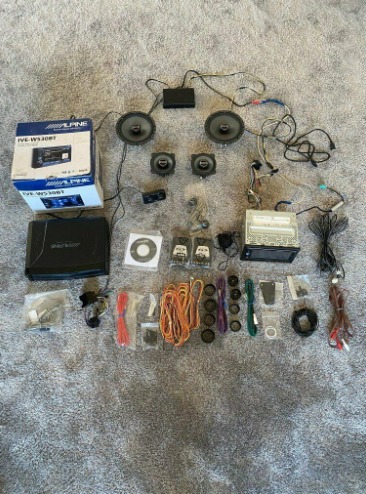Alpine Car Stereo / Audio Equipment Bundle  1