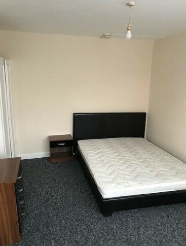Various Rooms Available, Prices from £65 Per Week for a Single  3