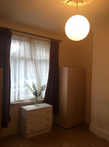 Lovely Double Room in Share Flat Acton, High Street, West London  1