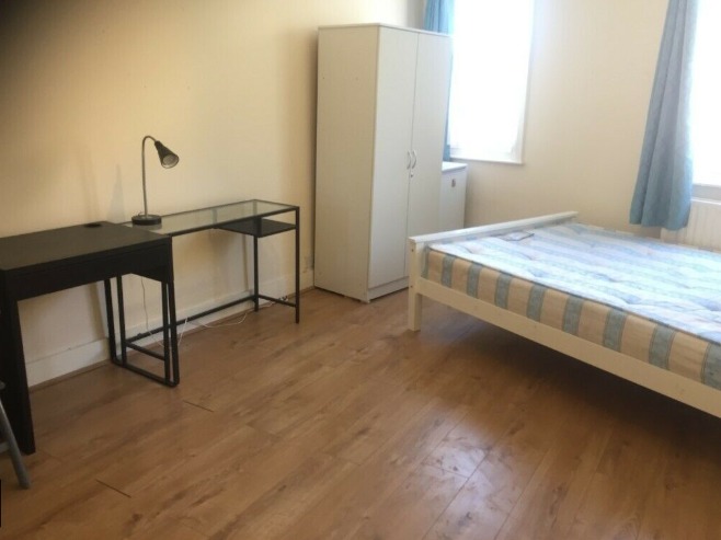 Choice of Double Rooms | Close to Shadwell Overground & DLR Stations  1