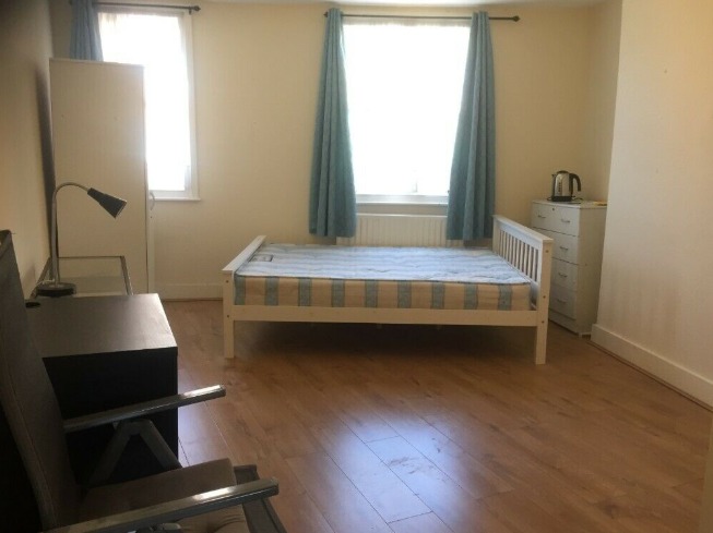 Choice of Double Rooms | Close to Shadwell Overground & DLR Stations  2