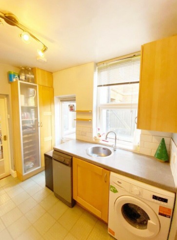 Short Term Let - 3 Bed House with a Garden  5