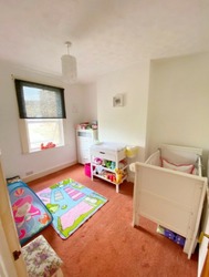 Short Term Let - 3 Bed House with a Garden thumb-22105