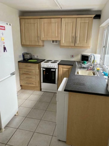 House to Let (5 Bedroom Student Accommodation)  2