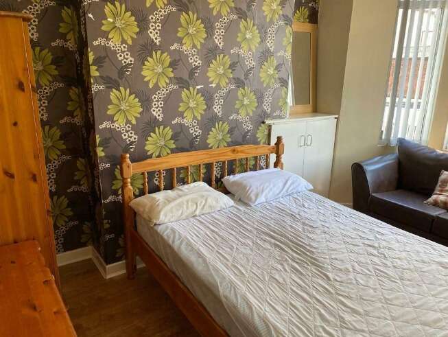 House to Let (5 Bedroom Student Accommodation)  7