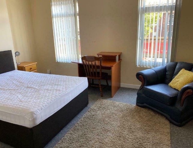 House to Let (5 Bedroom Student Accommodation)  4