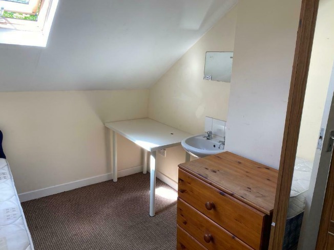 House to Let (5 Bedroom Student Accommodation)  5