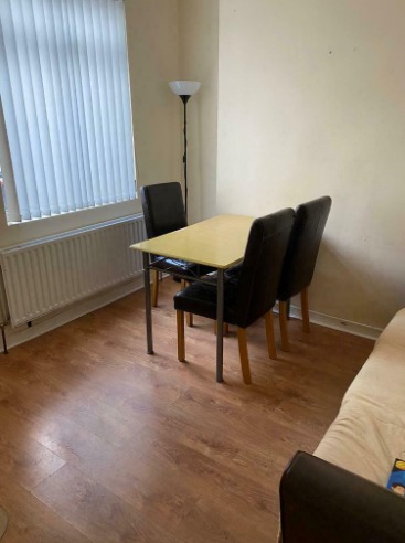 House to Let (5 Bedroom Student Accommodation)  1