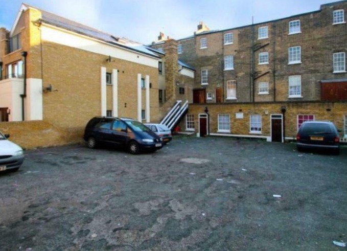 One Bedroom Flat to Let in Gravesend  7