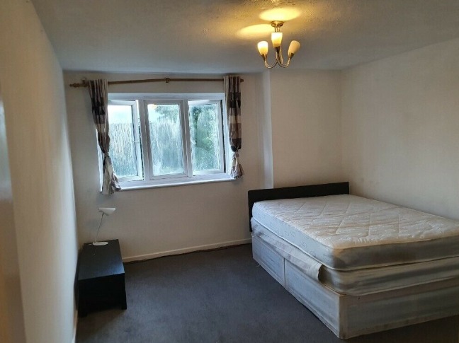 2 Bedroom Flat in Dagenham  1
