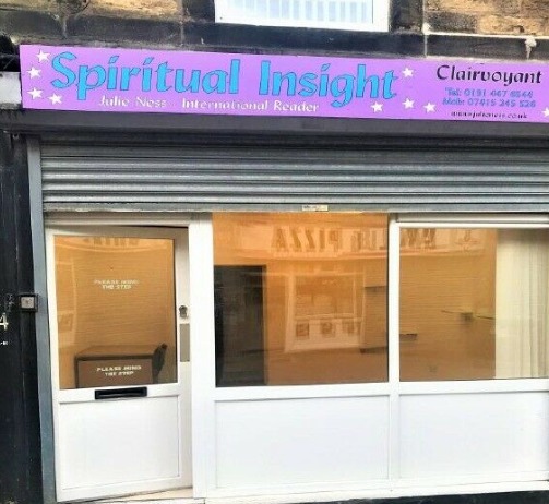 Large Retail Unit - Busy High Street  0