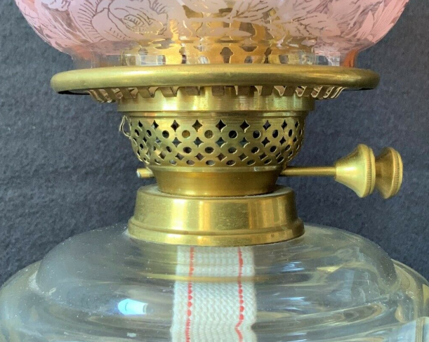Beautiful 19th Century Victorian Amber Glass Twin Burning Ceramic Table Oil Lamp  5