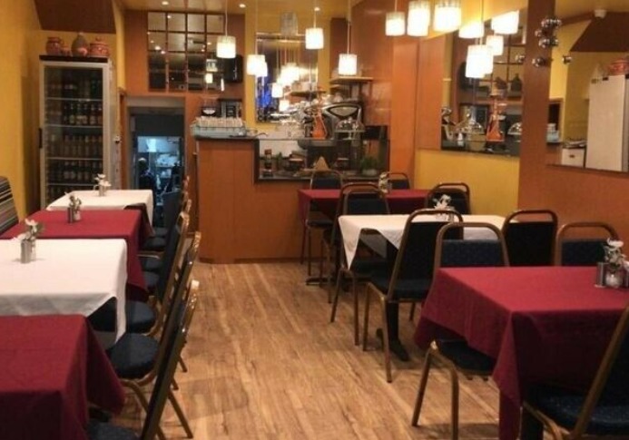 Excellent A3 Licensed Restaurant Takeaway to Rent  0