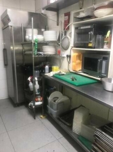Excellent A3 Licensed Restaurant Takeaway to Rent  6