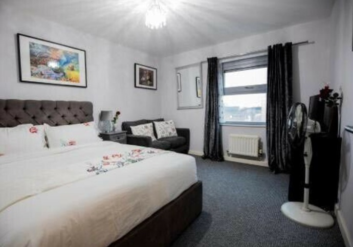 12 Luxury Bedroom Hotel E12Lx Turn Over £18,000 Per Week  1
