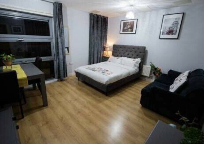 12 Luxury Bedroom Hotel E12Lx Turn Over £18,000 Per Week  5