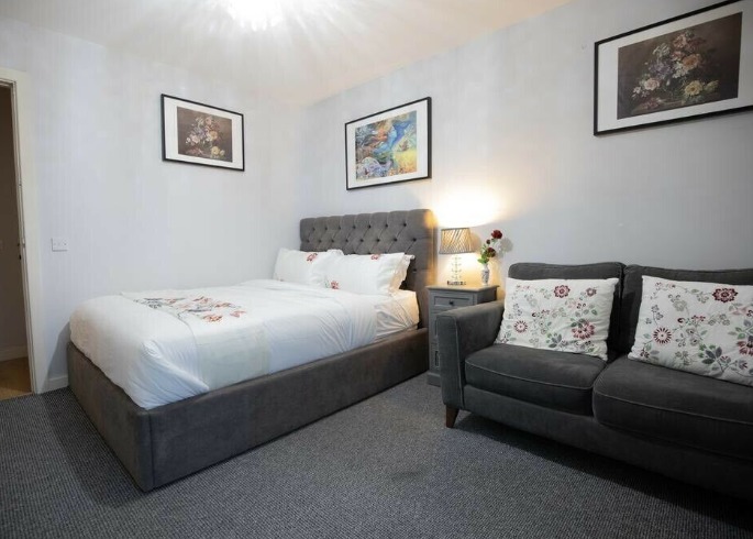 12 Luxury Bedroom Hotel E12Lx Turn Over £18,000 Per Week  2