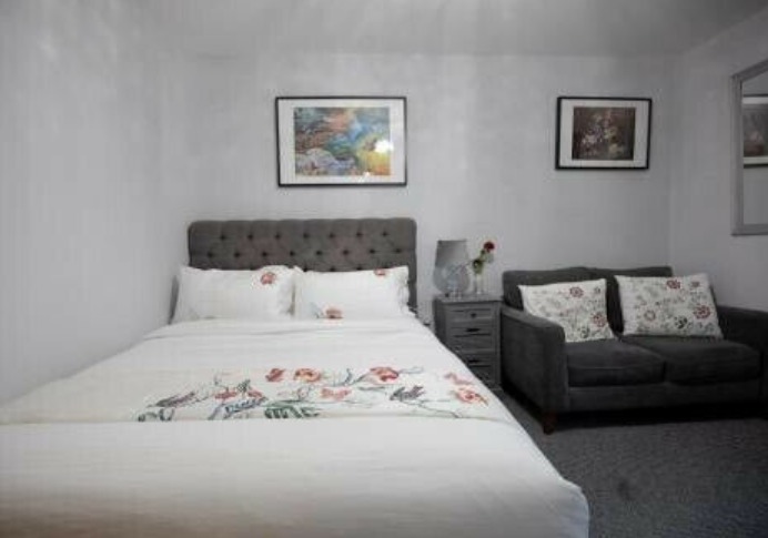 12 Luxury Bedroom Hotel E12Lx Turn Over £18,000 Per Week  4