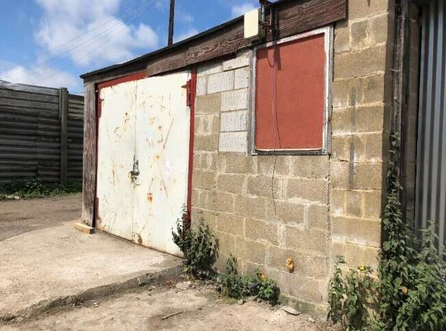 Commercial Unit and Garage to Let  2