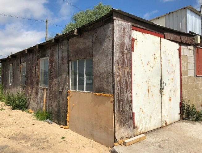 Commercial Unit and Garage to Let  3