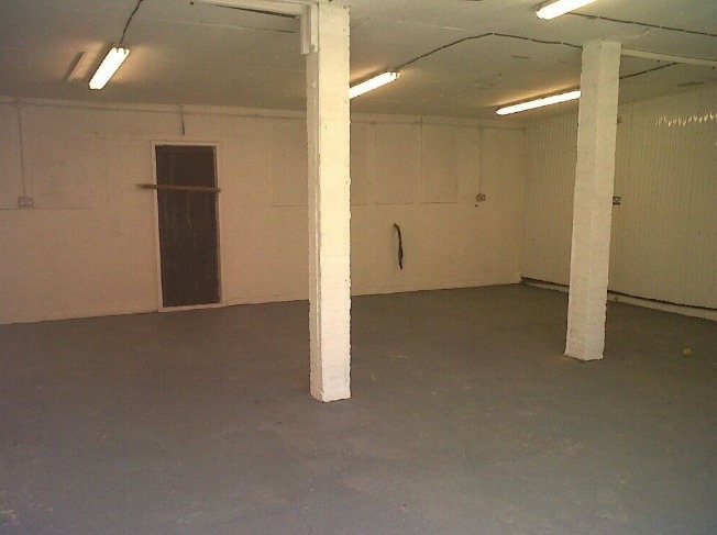 Industrial Units Storage to Let  2