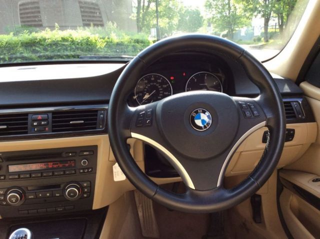  2011 BMW 3 Series 2.0 318D  9