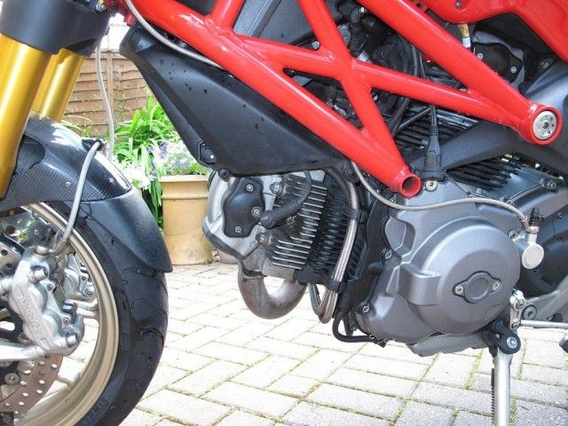  2009 Ducati Monster 1100  7