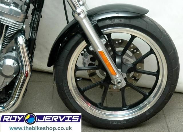  2014 Harley-Davidson XL 883 L Superlow 12  4