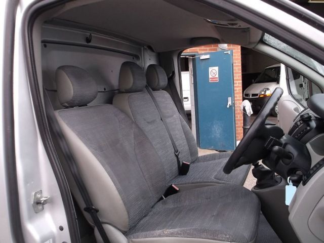  2012 Renault Trafic High Roof 2.0 DCI  6