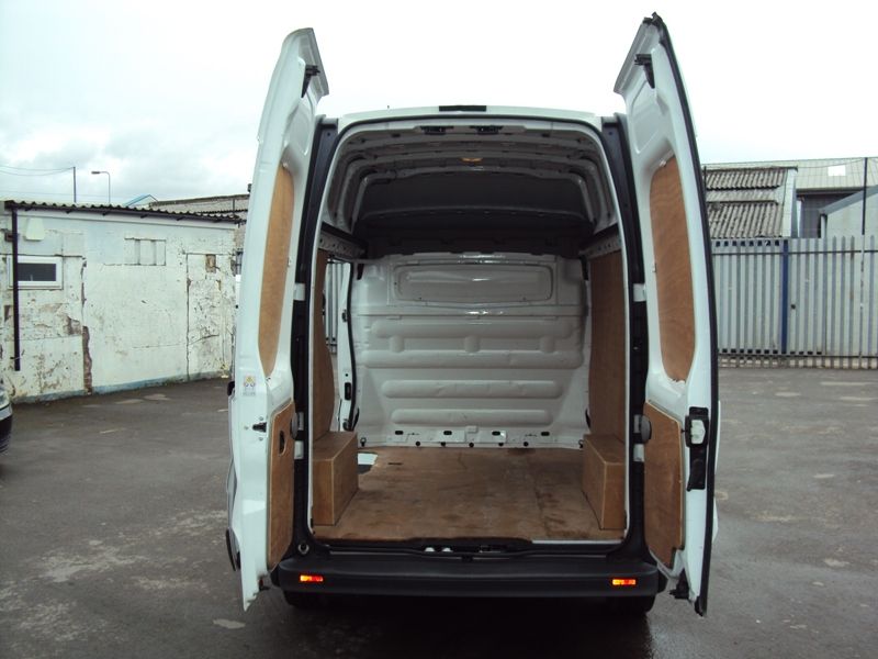  2011 Renault Trafic 2.0dCi  8