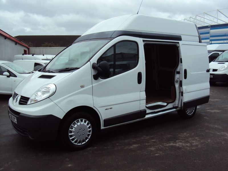  2011 Renault Trafic 2.0dCi  0