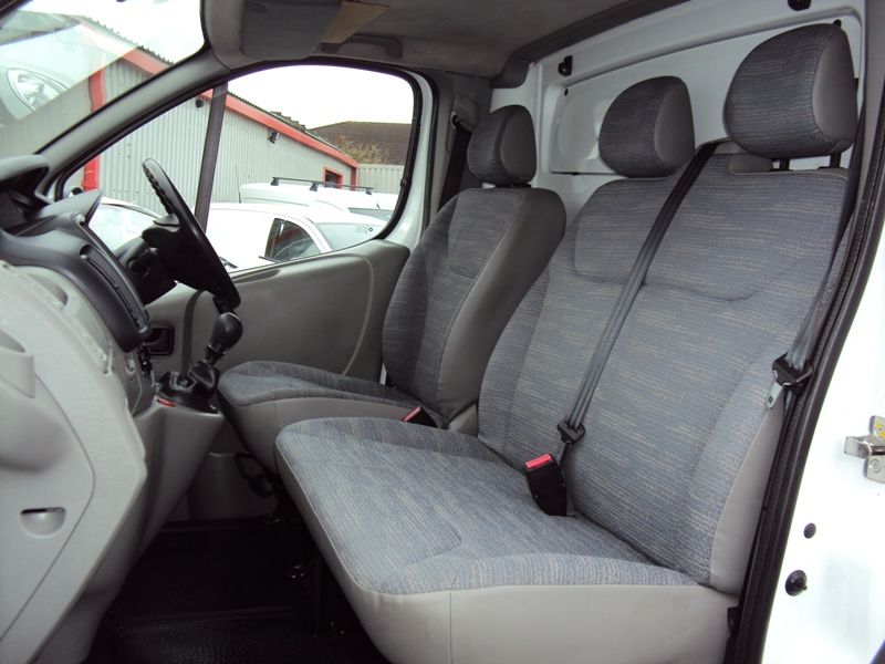  2011 Renault Trafic 2.0dCi  6