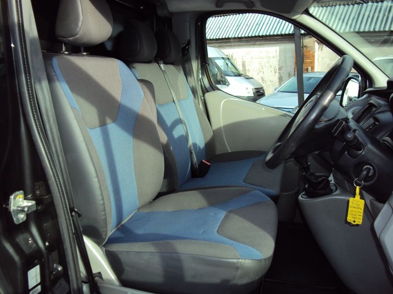  2012 Renault Trafic 2.0dCi  7