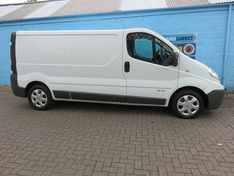  2011 Renault Trafic LL29 2.0 DCi  4