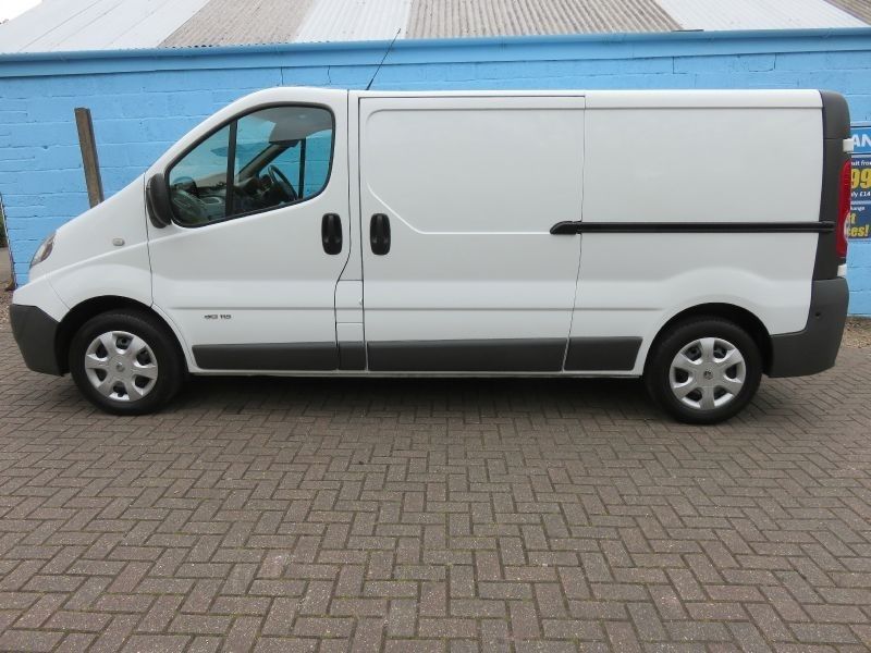  2011 Renault Trafic LL29 2.0 DCi  3