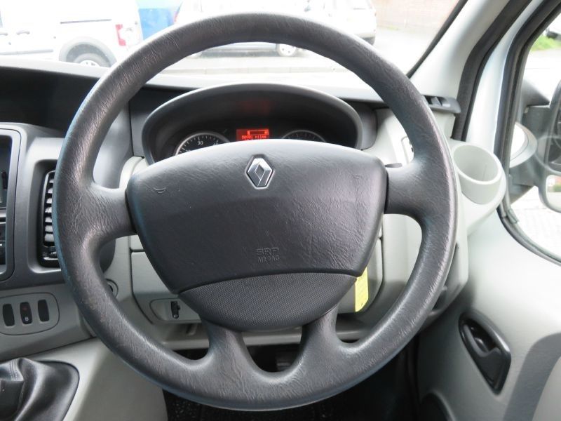  2011 Renault Trafic LL29 2.0 DCi  6