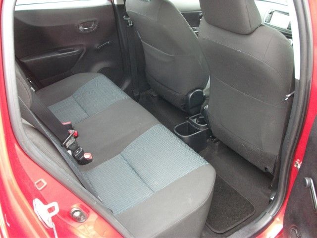  2012 Toyota Yaris TR 1.3VVT-i 5dr  6
