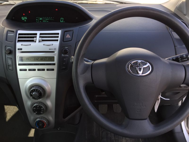  2006 Toyota Yaris 1.0 VVT-i 3dr  5