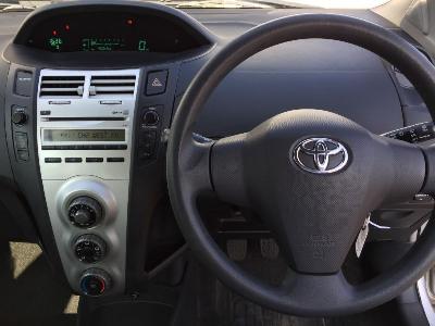  2006 Toyota Yaris 1.0 VVT-i 3dr thumb 6
