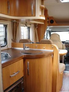 2008 Hymer T Class 652cl lowprofile motorhome thumb-34847