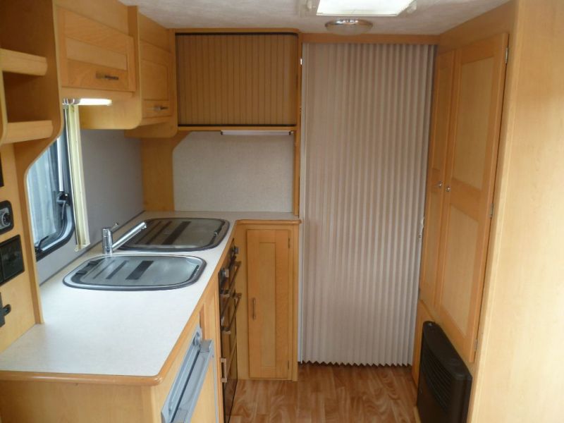  2007 Elddis Avante Fixed Bed Touring Caravan  5