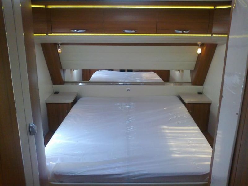  2012 Hobby caravan 650 premium ( ) island bed  1